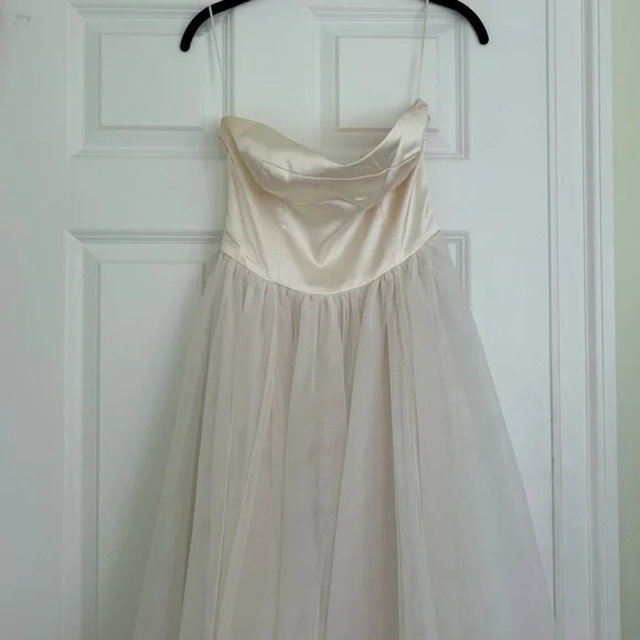 Elegant Strapless White Gown - Picture 4 of 6